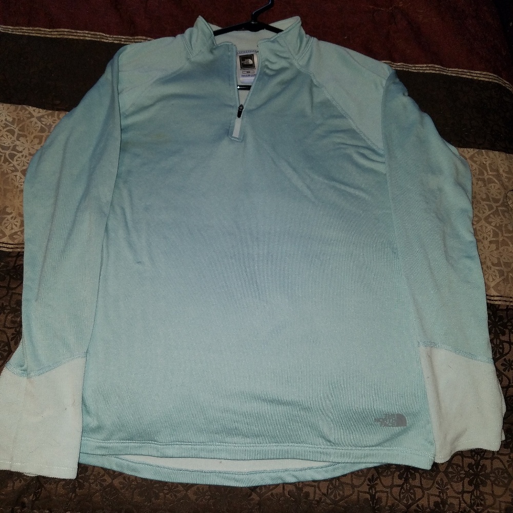 Women's North Face shirt